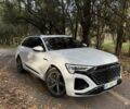 Белый Ауди Q8 e-tron, объемом двигателя 0 л и пробегом 11 тыс. км за 51000 $, фото 4 на Automoto.ua