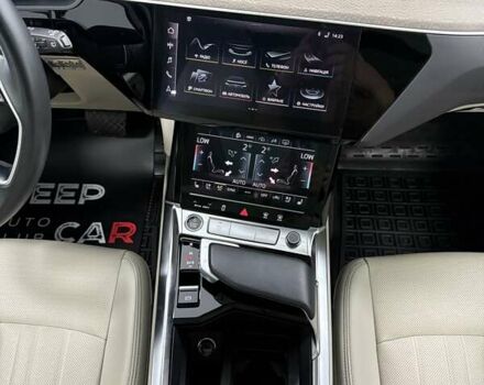 Белый Ауди Q8 e-tron, объемом двигателя 0 л и пробегом 22 тыс. км за 53000 $, фото 27 на Automoto.ua