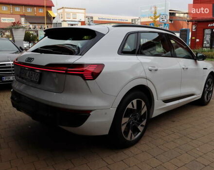 Ауді Q8 e-tron 2023 у Львові на Automoto.ua Білий Ауді Q8 e-tron, об'ємом двигуна 0 л та пробігом 23 тис. км за 49900 $, фото 2 на Automoto.ua