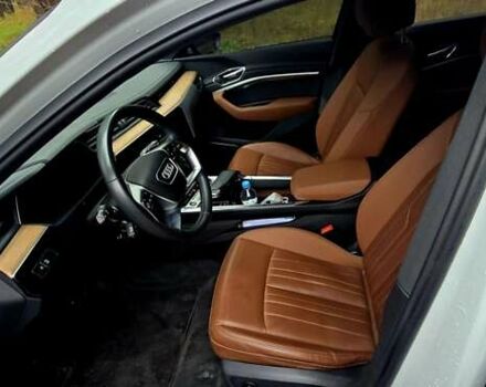 Білий Ауді Q8 e-tron, об'ємом двигуна 0 л та пробігом 17 тис. км за 50000 $, фото 38 на Automoto.ua