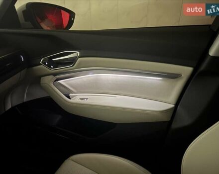 Белый Ауди Q8 e-tron, объемом двигателя 0 л и пробегом 63 тыс. км за 47800 $, фото 39 на Automoto.ua