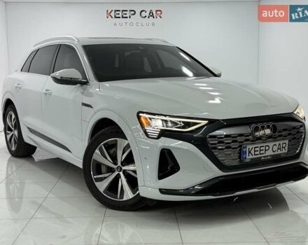 Белый Ауди Q8 e-tron, объемом двигателя 0 л и пробегом 22 тыс. км за 53000 $, фото 3 на Automoto.ua