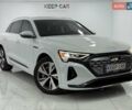 Белый Ауди Q8 e-tron, объемом двигателя 0 л и пробегом 22 тыс. км за 53000 $, фото 3 на Automoto.ua
