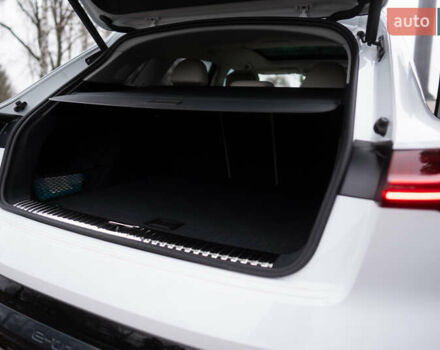 Белый Ауди Q8 e-tron, объемом двигателя 0 л и пробегом 30 тыс. км за 53500 $, фото 20 на Automoto.ua