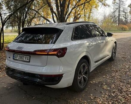 Белый Ауди Q8 e-tron, объемом двигателя 0 л и пробегом 11 тыс. км за 51000 $, фото 6 на Automoto.ua