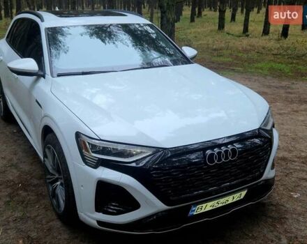 Білий Ауді Q8 e-tron, об'ємом двигуна 0 л та пробігом 17 тис. км за 50000 $, фото 3 на Automoto.ua