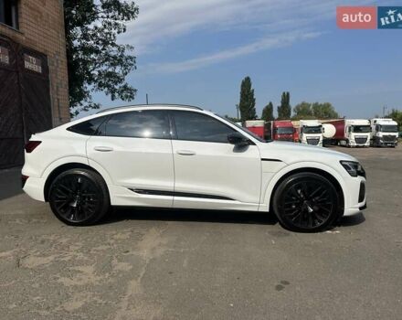 Ауди Q8 e-tron 2023 в Киеве на Automoto.ua Белый Ауди Q8 e-tron, объемом двигателя 0 л и пробегом 29 тыс. км за 65000 $, фото 4 на Automoto.ua