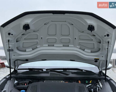 Белый Ауди Q8 e-tron, объемом двигателя 0 л и пробегом 17 тыс. км за 56500 $, фото 59 на Automoto.ua