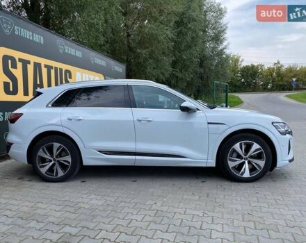 Білий Ауді Q8 e-tron, об'ємом двигуна 0 л та пробігом 3 тис. км за 59000 $, фото 4 на Automoto.ua
