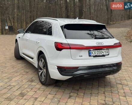 Белый Ауди Q8 e-tron, объемом двигателя 0 л и пробегом 63 тыс. км за 47800 $, фото 2 на Automoto.ua