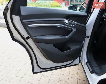 Ауді Q8 e-tron 2023 у Львові на Automoto.ua Білий Ауді Q8 e-tron, об'ємом двигуна 0 л та пробігом 23 тис. км за 49900 $, фото 34 на Automoto.ua