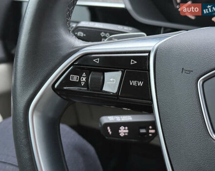 Белый Ауди Q8 e-tron, объемом двигателя 0 л и пробегом 17 тыс. км за 56500 $, фото 56 на Automoto.ua