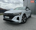 Белый Ауди Q8 e-tron, объемом двигателя 0 л и пробегом 5 тыс. км за 47500 $, фото 1 на Automoto.ua
