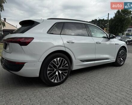 Белый Ауди Q8 e-tron, объемом двигателя 0 л и пробегом 6 тыс. км за 59500 $, фото 19 на Automoto.ua