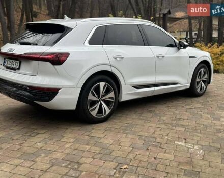 Белый Ауди Q8 e-tron, объемом двигателя 0 л и пробегом 63 тыс. км за 47800 $, фото 32 на Automoto.ua