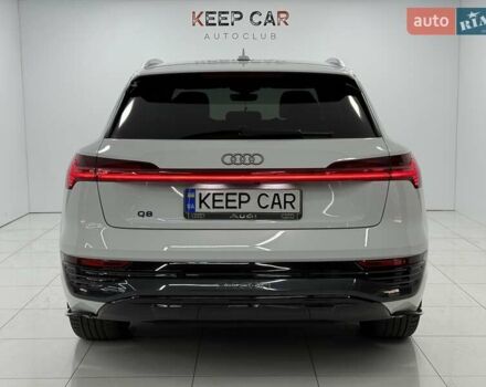 Белый Ауди Q8 e-tron, объемом двигателя 0 л и пробегом 22 тыс. км за 53000 $, фото 19 на Automoto.ua