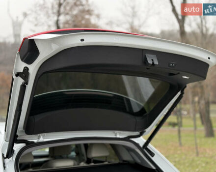 Белый Ауди Q8 e-tron, объемом двигателя 0 л и пробегом 17 тыс. км за 56500 $, фото 29 на Automoto.ua