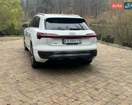 Белый Ауди Q8 e-tron, объемом двигателя 0 л и пробегом 63 тыс. км за 47800 $, фото 29 на Automoto.ua
