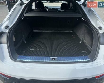 Ауди Q8 e-tron 2023 в Киеве на Automoto.ua Белый Ауди Q8 e-tron, объемом двигателя 0 л и пробегом 29 тыс. км за 65000 $, фото 45 на Automoto.ua