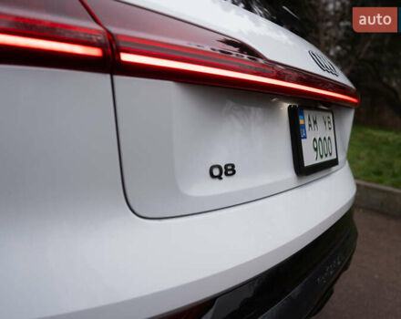Белый Ауди Q8 e-tron, объемом двигателя 0 л и пробегом 30 тыс. км за 53500 $, фото 15 на Automoto.ua
