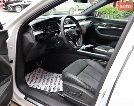 Ауді Q8 e-tron 2023 у Львові на Automoto.ua Білий Ауді Q8 e-tron, об'ємом двигуна 0 л та пробігом 23 тис. км за 49900 $, фото 15 на Automoto.ua