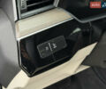 Белый Ауди Q8 e-tron, объемом двигателя 0 л и пробегом 17 тыс. км за 56500 $, фото 26 на Automoto.ua