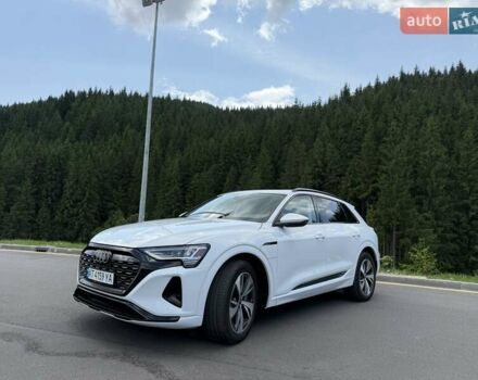 Белый Ауди Q8 e-tron, объемом двигателя 0 л и пробегом 5 тыс. км за 46999 $, фото 6 на Automoto.ua