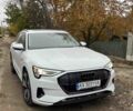 Белый Ауди Q8 e-tron, объемом двигателя 0 л и пробегом 10 тыс. км за 57000 $, фото 1 на Automoto.ua