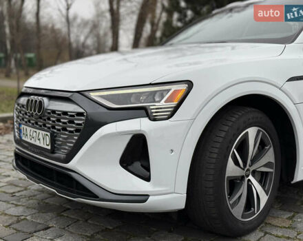 Белый Ауди Q8 e-tron, объемом двигателя 0 л и пробегом 17 тыс. км за 56500 $, фото 9 на Automoto.ua