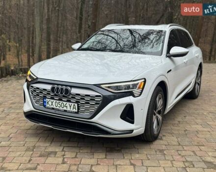 Белый Ауди Q8 e-tron, объемом двигателя 0 л и пробегом 63 тыс. км за 47800 $, фото 7 на Automoto.ua