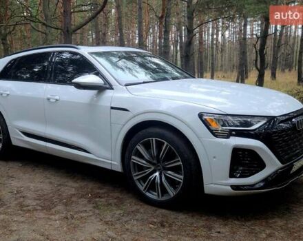 Білий Ауді Q8 e-tron, об'ємом двигуна 0 л та пробігом 17 тис. км за 50000 $, фото 2 на Automoto.ua