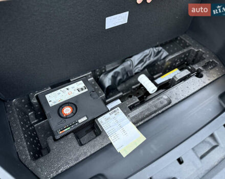 Белый Ауди Q8 e-tron, объемом двигателя 0 л и пробегом 17 тыс. км за 56500 $, фото 64 на Automoto.ua