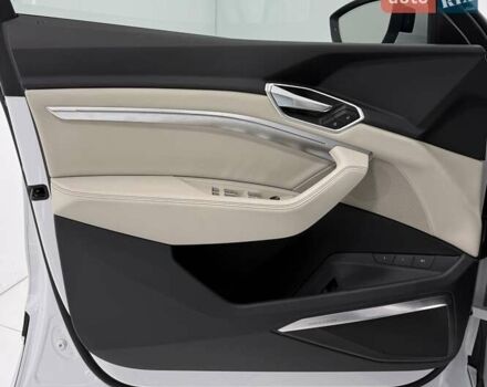 Белый Ауди Q8 e-tron, объемом двигателя 0 л и пробегом 22 тыс. км за 53000 $, фото 33 на Automoto.ua
