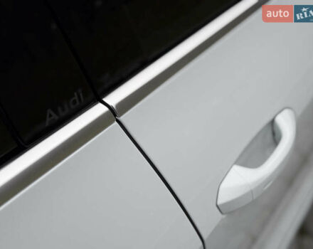 Белый Ауди Q8 e-tron, объемом двигателя 0 л и пробегом 17 тыс. км за 56500 $, фото 17 на Automoto.ua