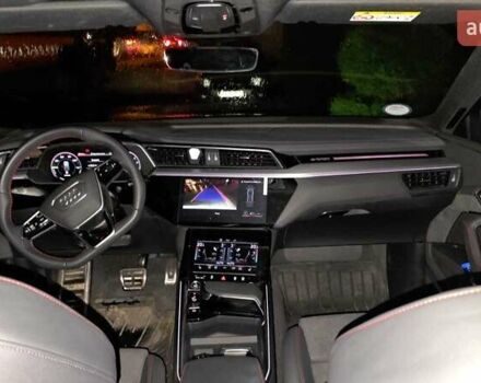 Білий Ауді Q8 e-tron, об'ємом двигуна 0 л та пробігом 36 тис. км за 64900 $, фото 4 на Automoto.ua