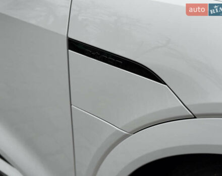 Белый Ауди Q8 e-tron, объемом двигателя 0 л и пробегом 17 тыс. км за 56500 $, фото 14 на Automoto.ua