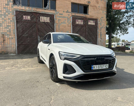 Ауди Q8 e-tron 2023 в Киеве на Automoto.ua Белый Ауди Q8 e-tron, объемом двигателя 0 л и пробегом 29 тыс. км за 65000 $, фото 2 на Automoto.ua