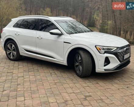 Белый Ауди Q8 e-tron, объемом двигателя 0 л и пробегом 63 тыс. км за 47800 $, фото 9 на Automoto.ua