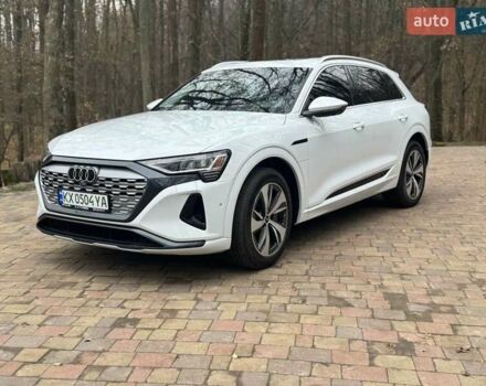 Белый Ауди Q8 e-tron, объемом двигателя 0 л и пробегом 63 тыс. км за 47800 $, фото 51 на Automoto.ua