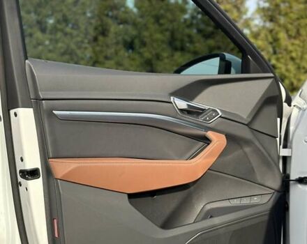 Білий Ауді Q8 e-tron, об'ємом двигуна 0 л та пробігом 10 тис. км за 52000 $, фото 10 на Automoto.ua