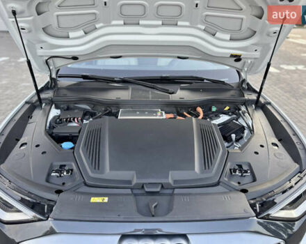 Белый Ауди Q8 e-tron, объемом двигателя 0 л и пробегом 21 тыс. км за 47450 $, фото 17 на Automoto.ua