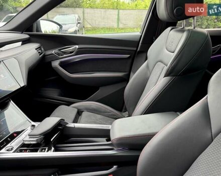 Білий Ауді Q8 e-tron, об'ємом двигуна 0 л та пробігом 17 тис. км за 52500 $, фото 60 на Automoto.ua