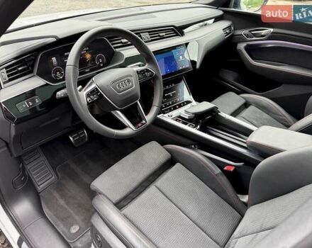 Білий Ауді Q8 e-tron, об'ємом двигуна 0 л та пробігом 17 тис. км за 52500 $, фото 59 на Automoto.ua