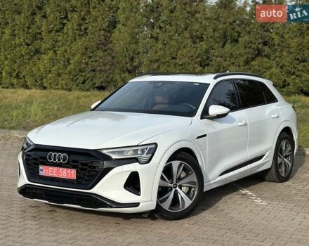 Білий Ауді Q8 e-tron, об'ємом двигуна 0 л та пробігом 10 тис. км за 52000 $, фото 1 на Automoto.ua