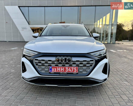 Белый Ауди Q8 e-tron, объемом двигателя 0 л и пробегом 21 тыс. км за 47450 $, фото 2 на Automoto.ua