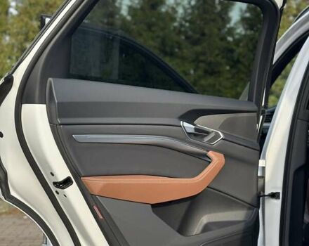 Білий Ауді Q8 e-tron, об'ємом двигуна 0 л та пробігом 10 тис. км за 52000 $, фото 12 на Automoto.ua