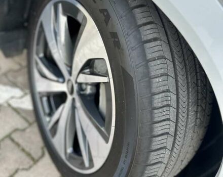 Білий Ауді Q8 e-tron, об'ємом двигуна 0 л та пробігом 10 тис. км за 52000 $, фото 23 на Automoto.ua