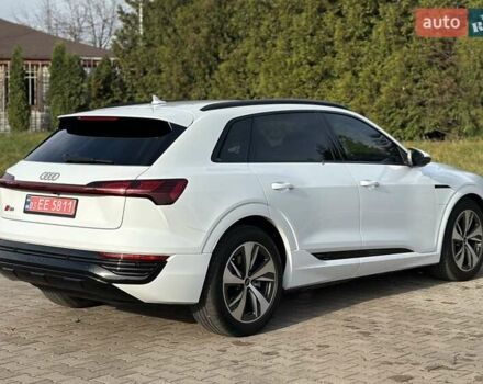 Білий Ауді Q8 e-tron, об'ємом двигуна 0 л та пробігом 10 тис. км за 52000 $, фото 8 на Automoto.ua