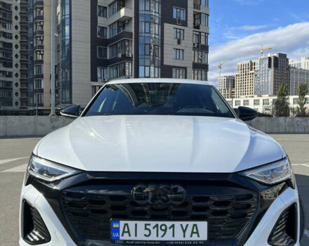 Белый Ауди Q8 e-tron, объемом двигателя 0 л и пробегом 53 тыс. км за 63000 $, фото 7 на Automoto.ua