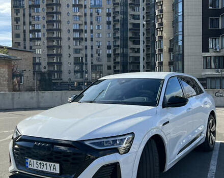Белый Ауди Q8 e-tron, объемом двигателя 0 л и пробегом 53 тыс. км за 63000 $, фото 1 на Automoto.ua